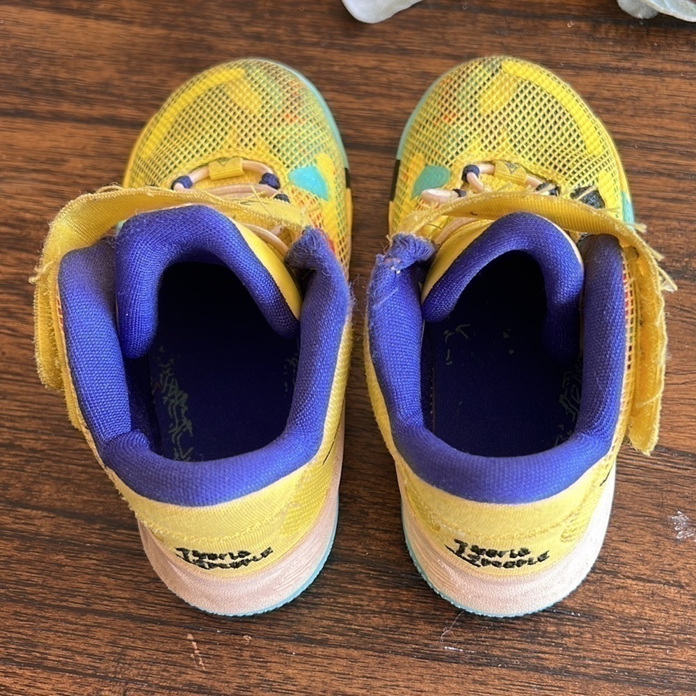 Nike Kyrie 7 "Yellow Strike/Green Abyss/Bright Crimson/Black" Toddler size 10 - Picture 11 of 12